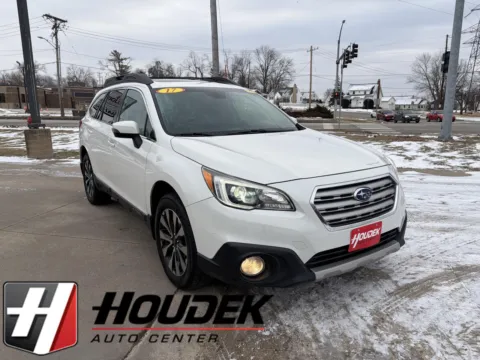 White 2017 Subaru Outback Limited for sale in Marion, IA