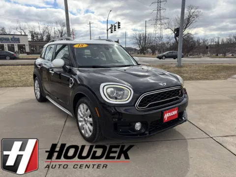 Black 2018 MINI Countryman Cooper S for sale in Marion, IA