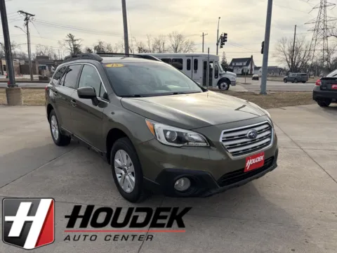 Green 2015 Subaru Outback 2.5i Premium for sale in Marion, IA