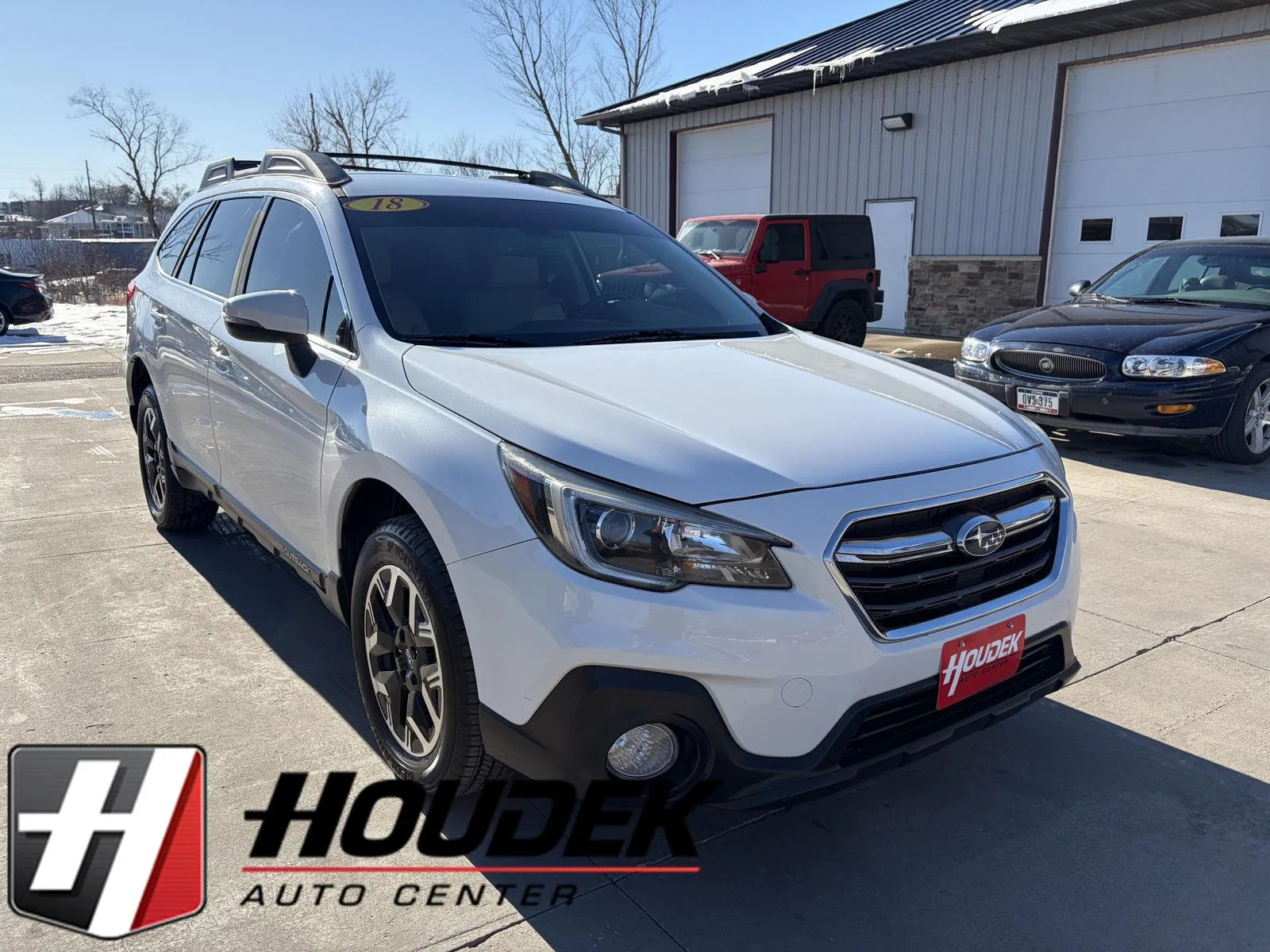 White 2018 Subaru Outback Premium for sale in Marion, IA