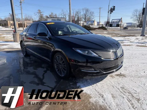 Black 2016 Lincoln MKZ FWD for sale in Marion, IA