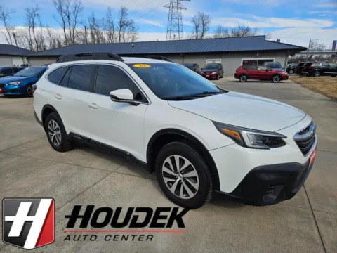 White 2020 Subaru Outback Premium for sale in Marion, IA