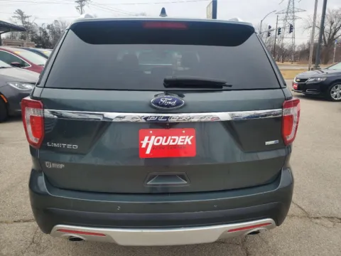 More photos of 2016 Ford Explorer Limited at Houdek Auto Center, IA