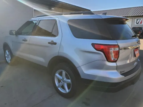 More photos of 2019 Ford Explorer at Houdek Auto Center, IA