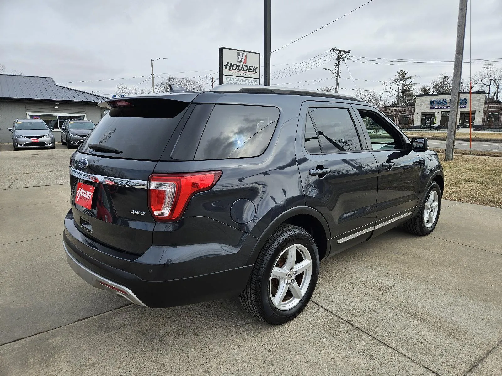 2017 Ford Explorer XLT - Photo 6