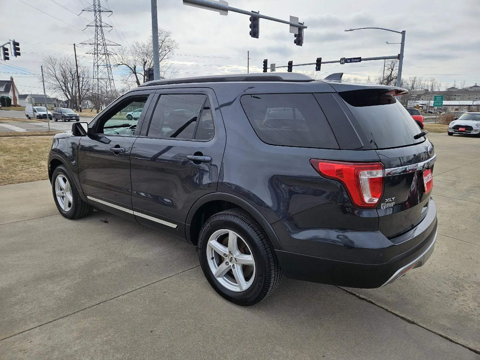 2017 Ford Explorer XLT - Photo 8