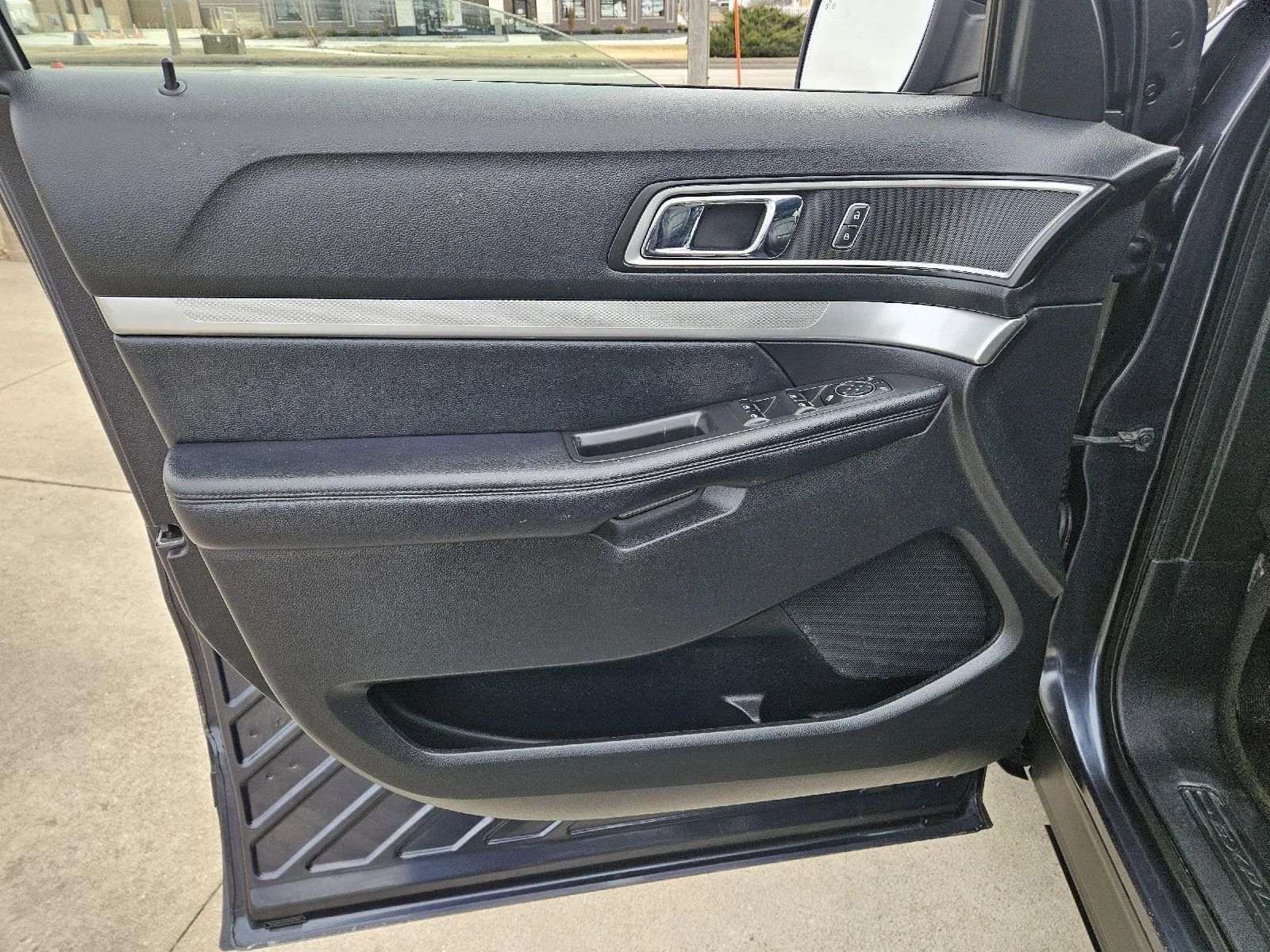2017 Ford Explorer XLT - Photo 11