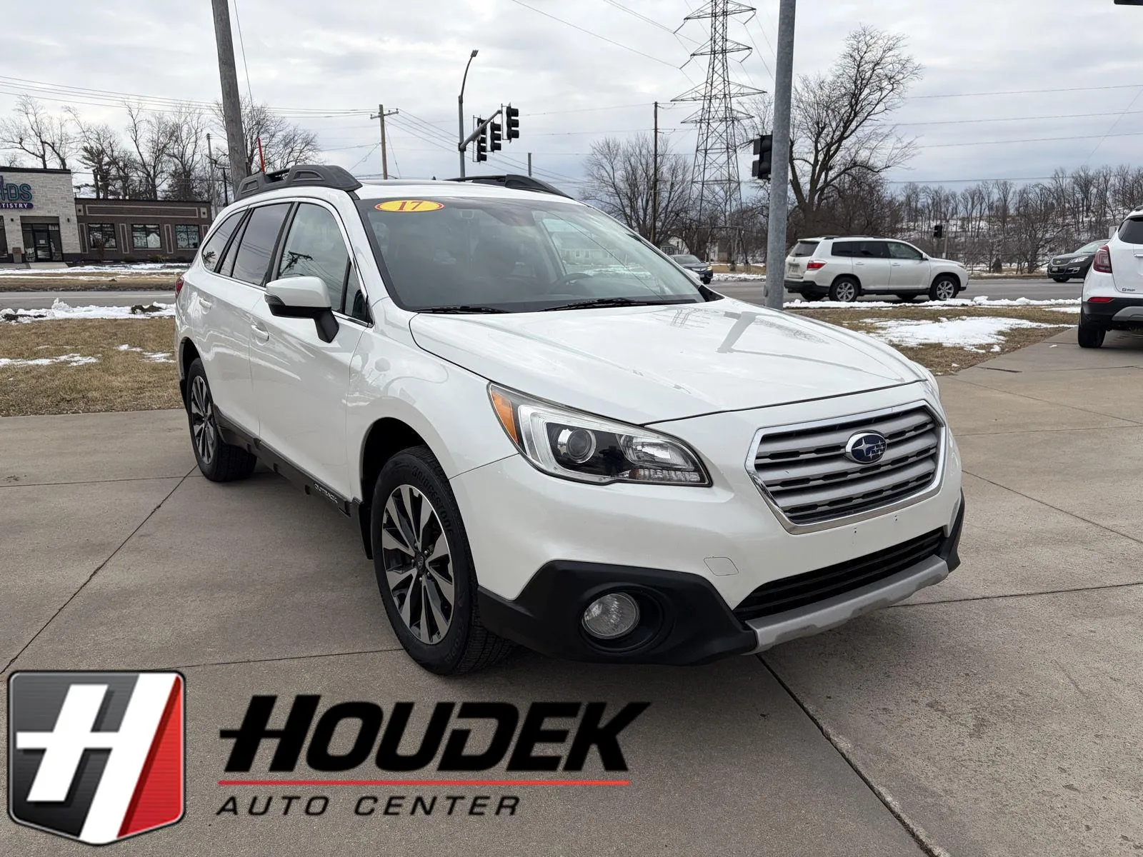 White 2017 Subaru Outback Limited for sale in Marion, IA