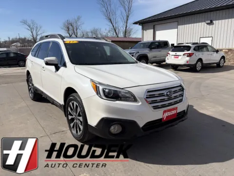 White 2017 Subaru Outback Limited for sale in Marion, IA