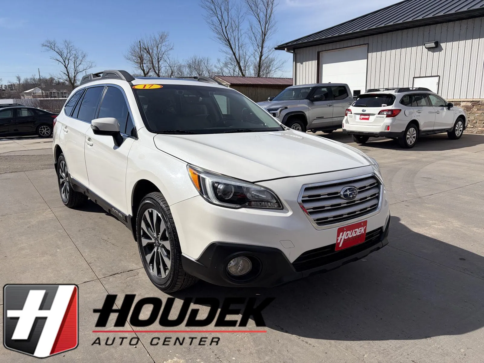 White 2017 Subaru Outback Limited for sale in Marion, IA