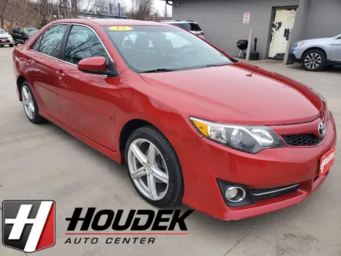 Red 2012 Toyota Camry SE for sale in Marion, IA