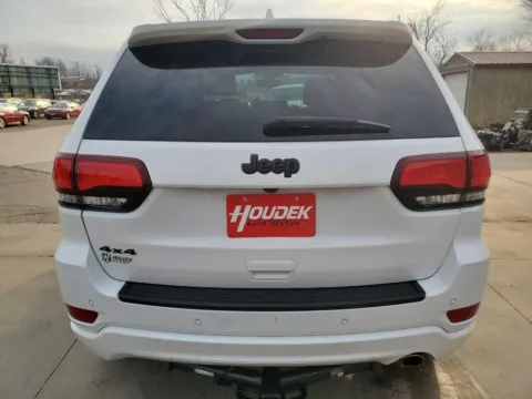 More photos of 2018 Jeep Grand Cherokee Altitude at Houdek Auto Center, IA