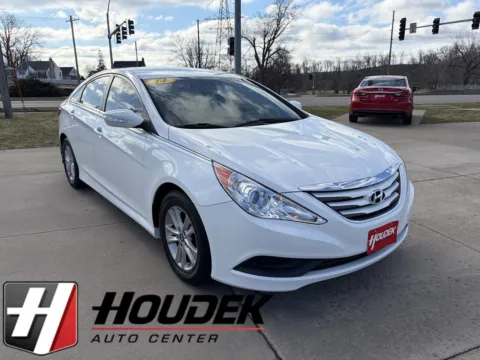 White 2014 Hyundai Sonata GLS for sale in Marion, IA