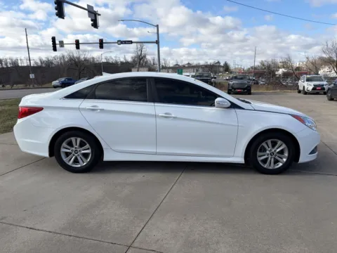 More photos of 2014 Hyundai Sonata GLS at Houdek Auto Center, IA