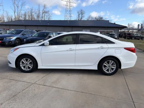 More photos of 2014 Hyundai Sonata GLS at Houdek Auto Center, IA