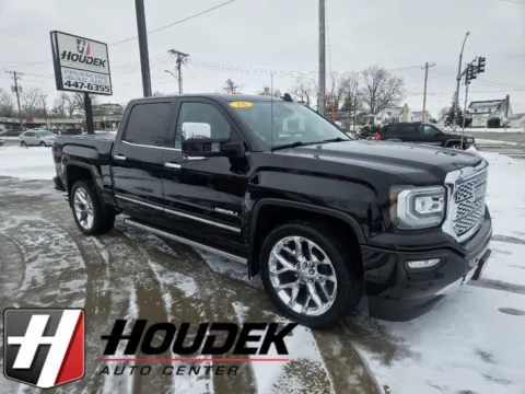 Black 2018 GMC Sierra 1500 Denali for sale in Marion, IA