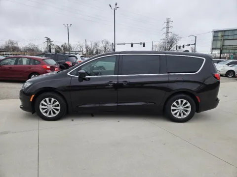 More photos of 2017 Chrysler Pacifica Touring at Houdek Auto Center, IA