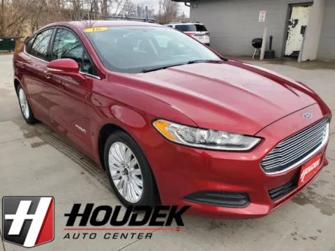 Red 2016 Ford Fusion SE Hybrid for sale in Marion, IA