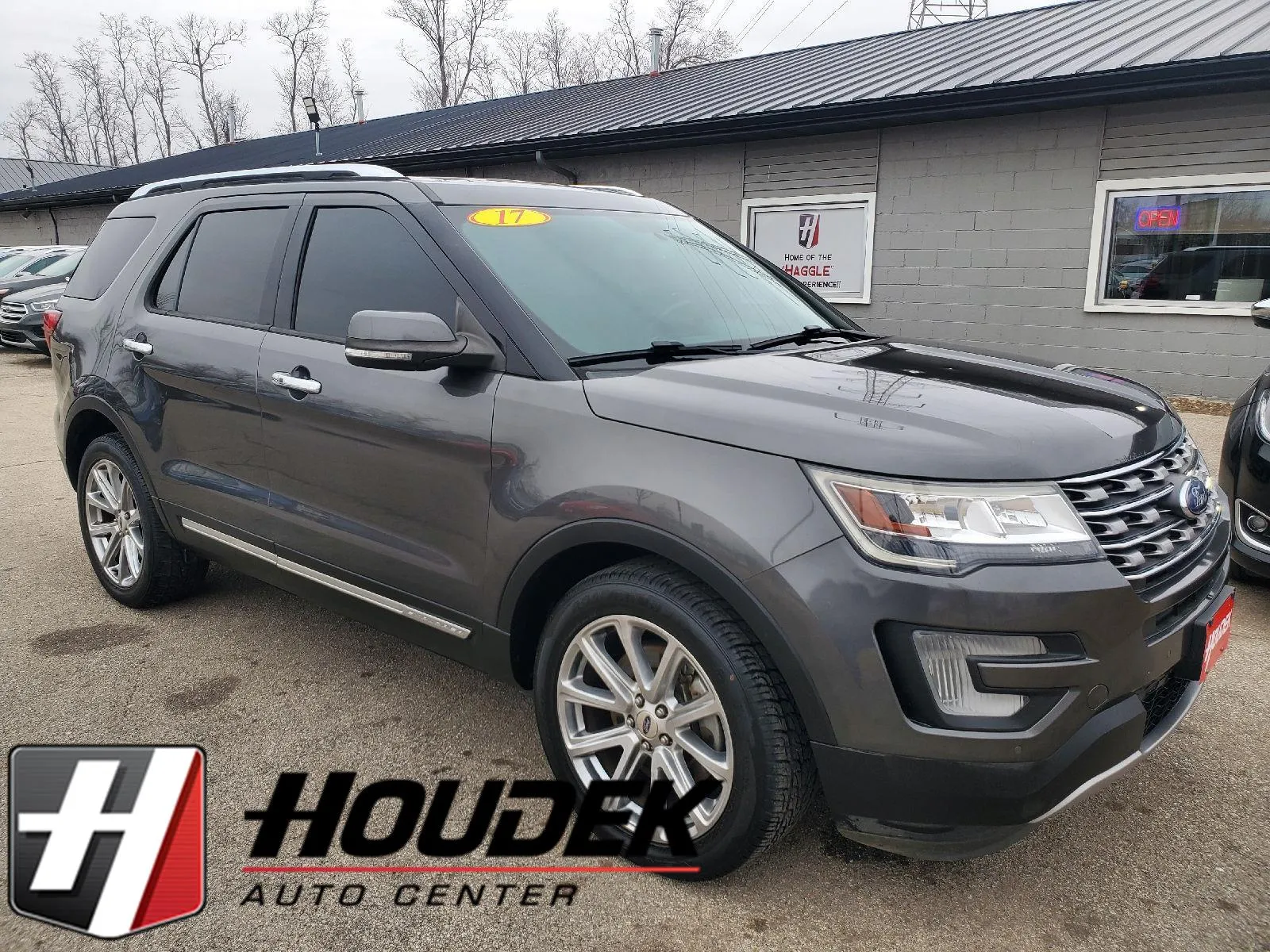 Silver 2017 Ford Explorer Limited for sale in Marion, IA