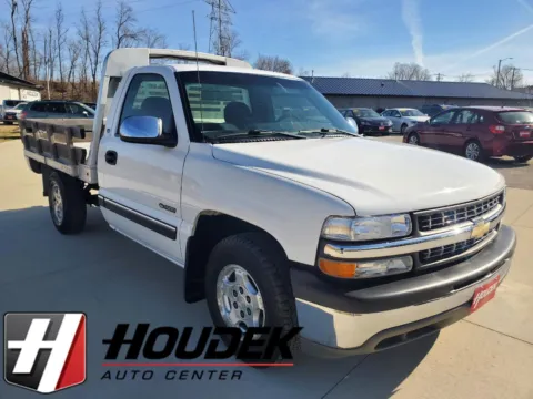 White 2002 Chevrolet Silverado 1500 LS for sale in Marion, IA