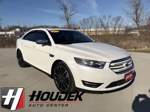 White 2017 Ford Taurus Limited for sale in Marion, IA