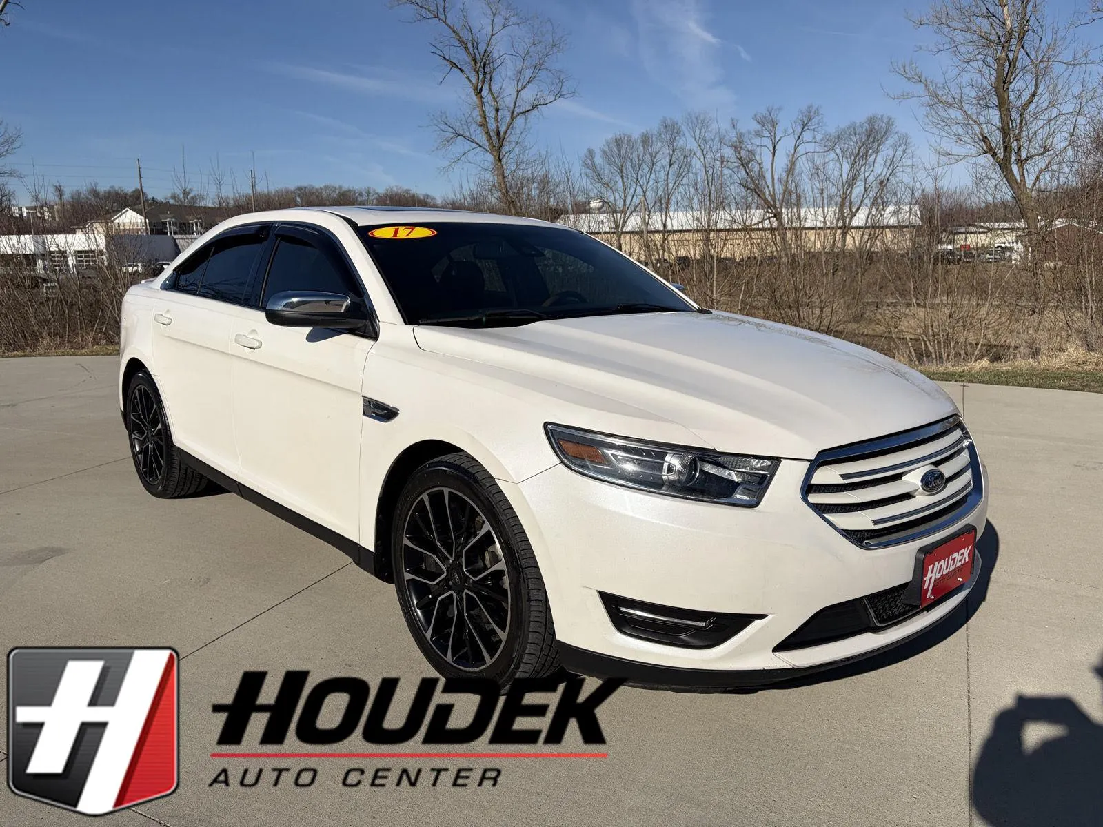 White 2017 Ford Taurus Limited for sale in Marion, IA