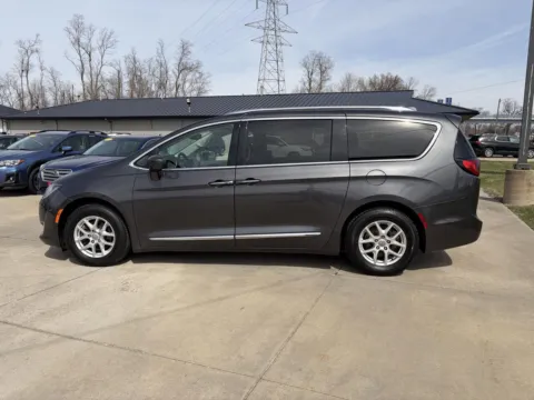More photos of 2020 Chrysler Pacifica Touring L at Houdek Auto Center, IA