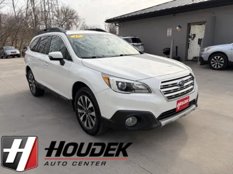 White 2017 Subaru Outback Limited for sale in Marion, IA