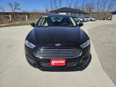 Photos of 2016 Ford Fusion SE for sale in Marion, IA at Houdek Auto Center