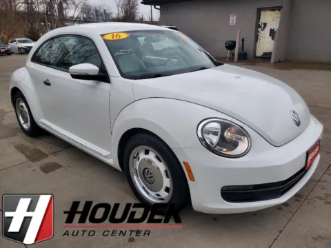 White 2016 Volkswagen Beetle Coupe 1.8T Classic for sale in Marion, IA