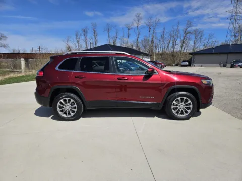 More photos of 2019 Jeep Cherokee Latitude Plus at Houdek Auto Center, IA