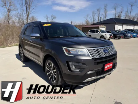 Silver 2016 Ford Explorer Platinum for sale in Marion, IA