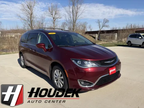 Red 2018 Chrysler Pacifica Touring L for sale in Marion, IA