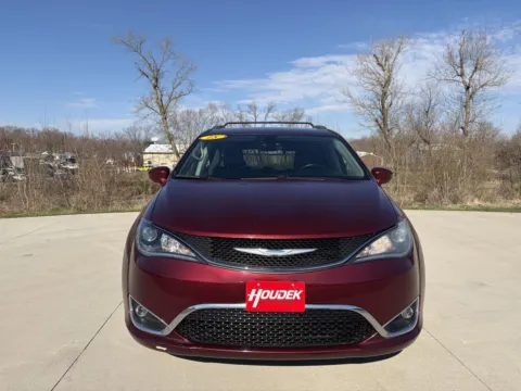 Photos of 2018 Chrysler Pacifica Touring L for sale in Marion, IA at Houdek Auto Center