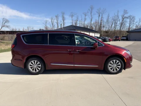 More photos of 2018 Chrysler Pacifica Touring L at Houdek Auto Center, IA