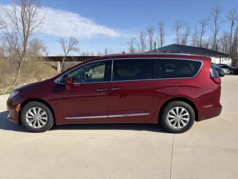 More photos of 2018 Chrysler Pacifica Touring L at Houdek Auto Center, IA