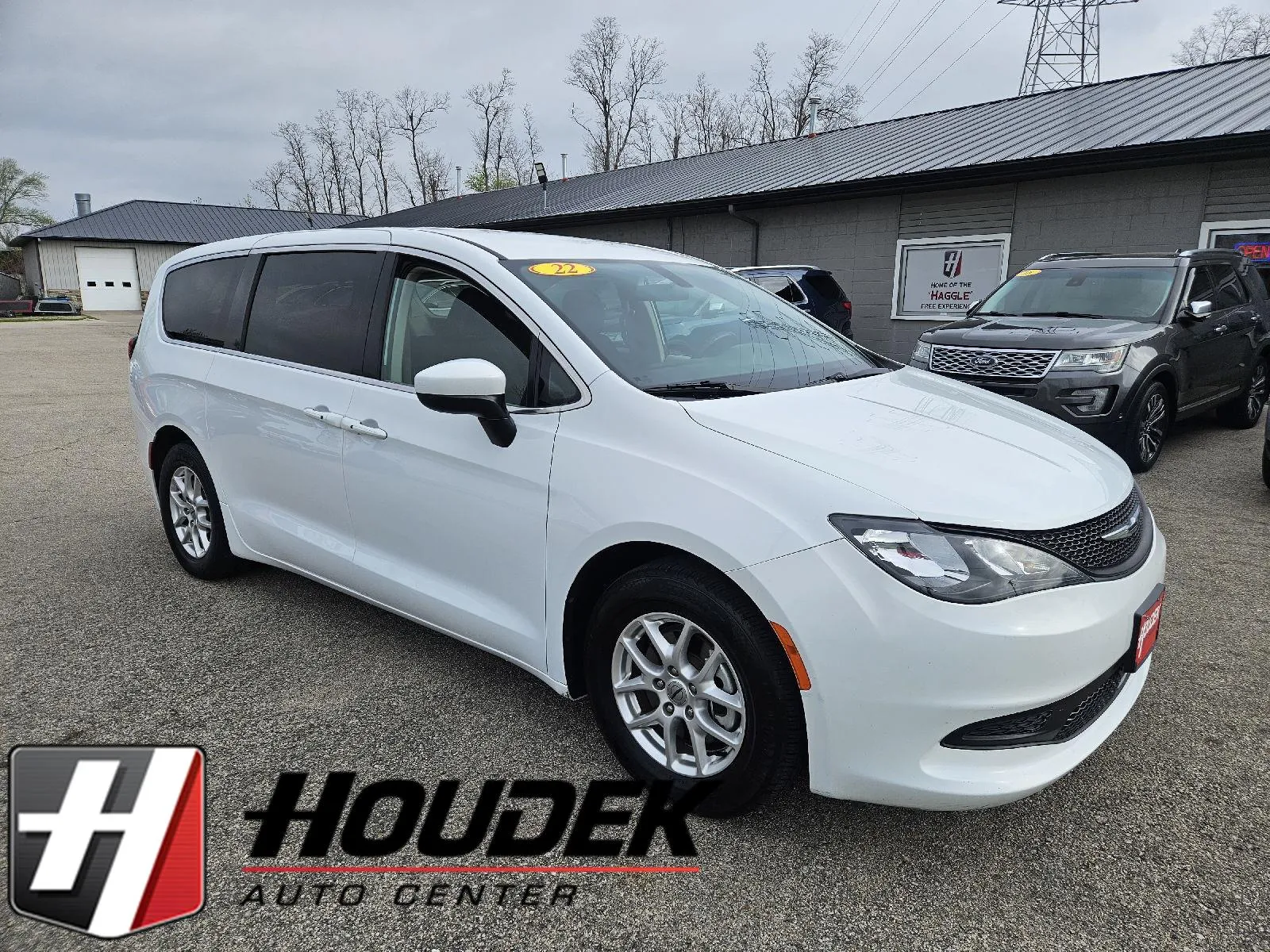 2022 Chrysler Voyager LX's photo