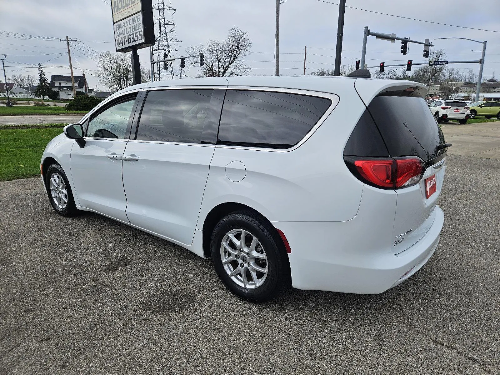 2022 Chrysler Voyager LX - Photo 8