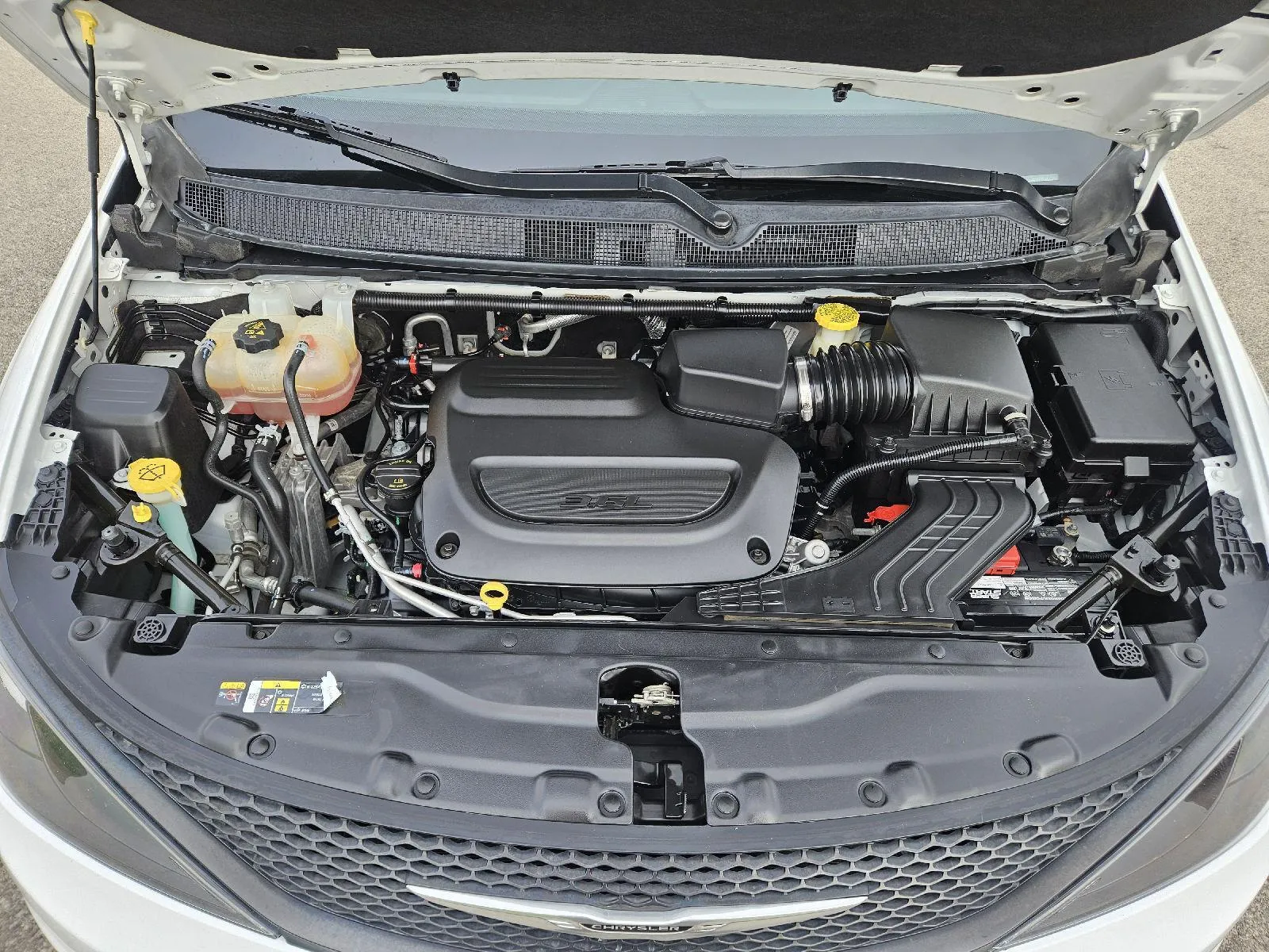2022 Chrysler Voyager LX - Photo 10