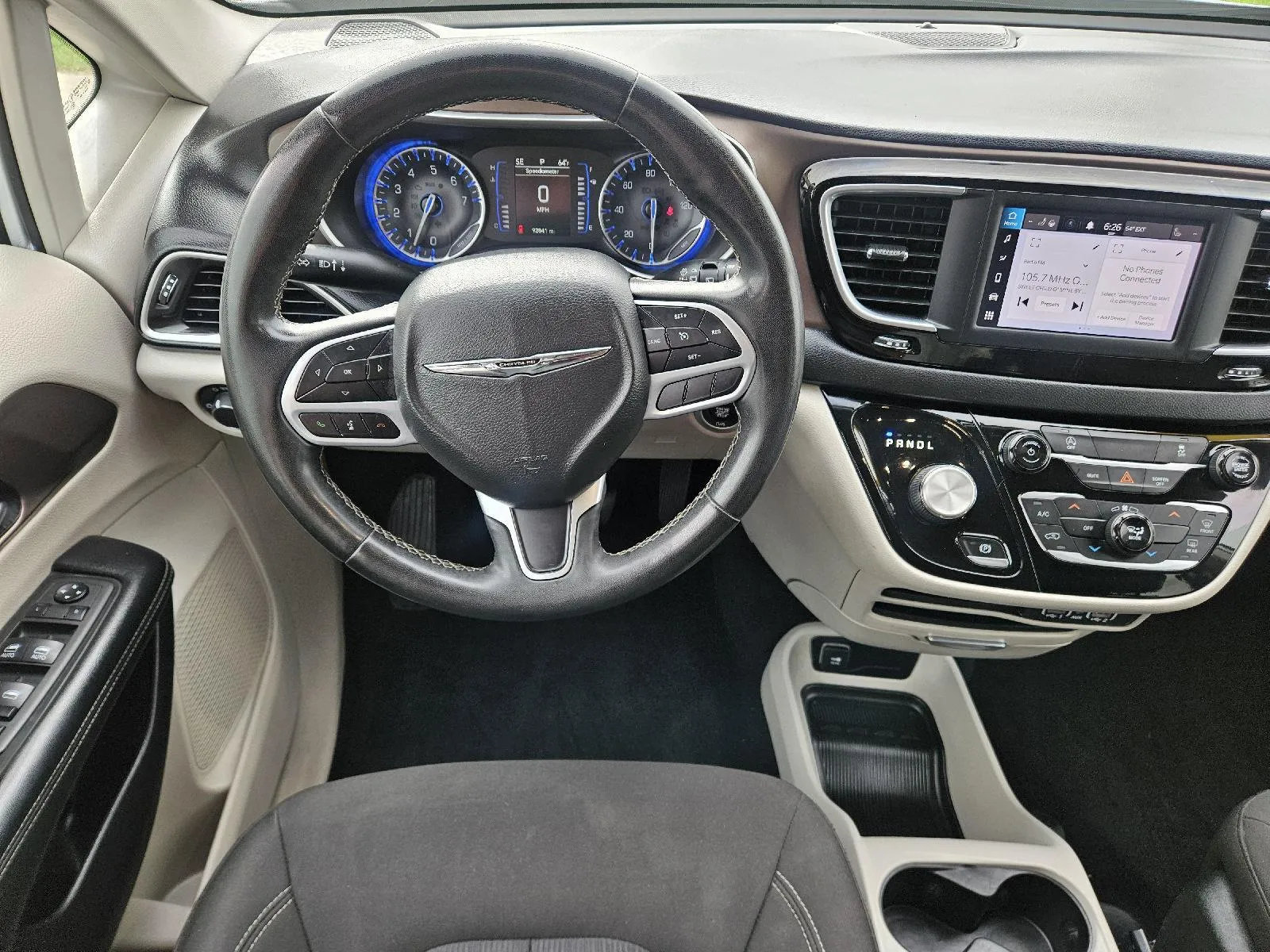 2022 Chrysler Voyager LX - Photo 13