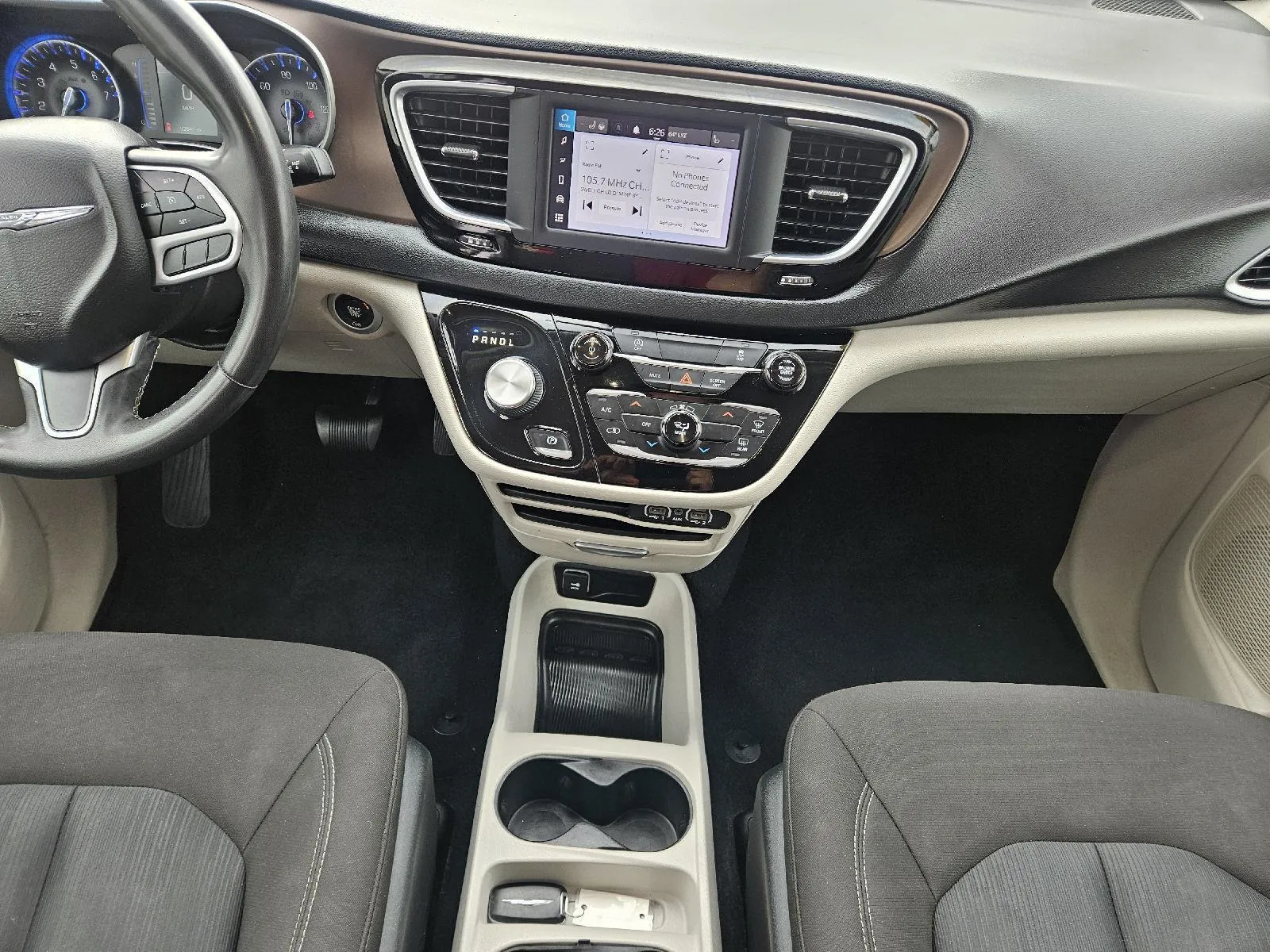 2022 Chrysler Voyager LX - Photo 14