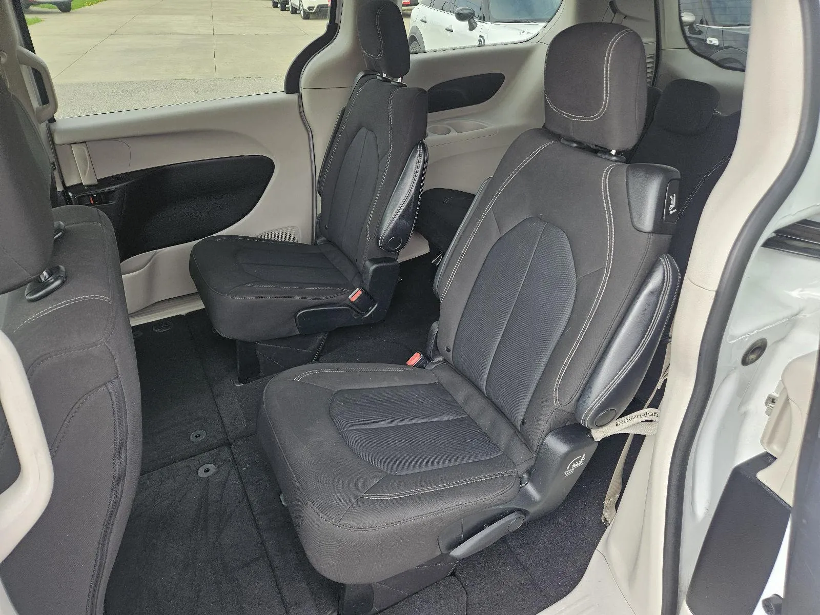 2022 Chrysler Voyager LX - Photo 16