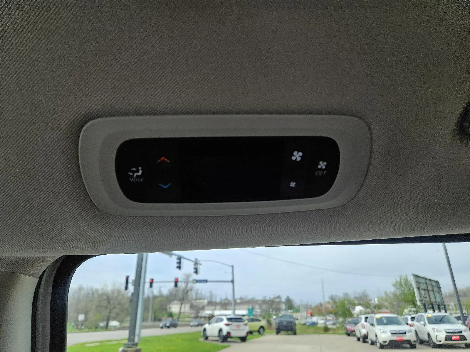 2022 Chrysler Voyager LX - Photo 18