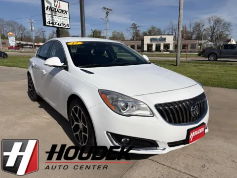 White 2017 Buick Regal Sport Touring for sale in Marion, IA
