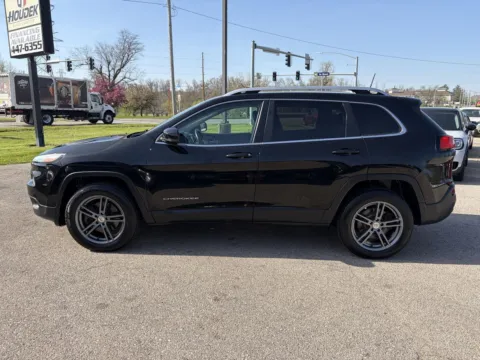 More photos of 2016 Jeep Cherokee Limited at Houdek Auto Center, IA