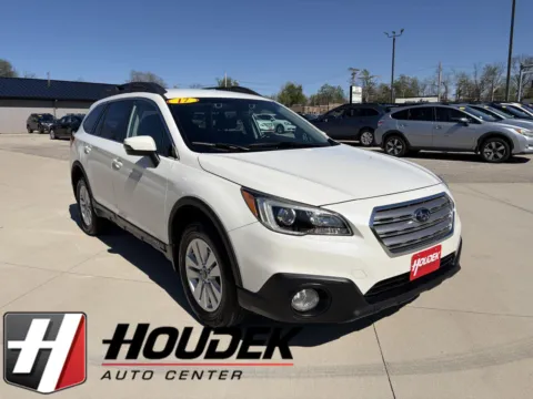 White 2017 Subaru Outback Premium for sale in Marion, IA