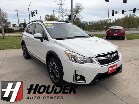White 2017 Subaru Crosstrek Premium for sale in Marion, IA