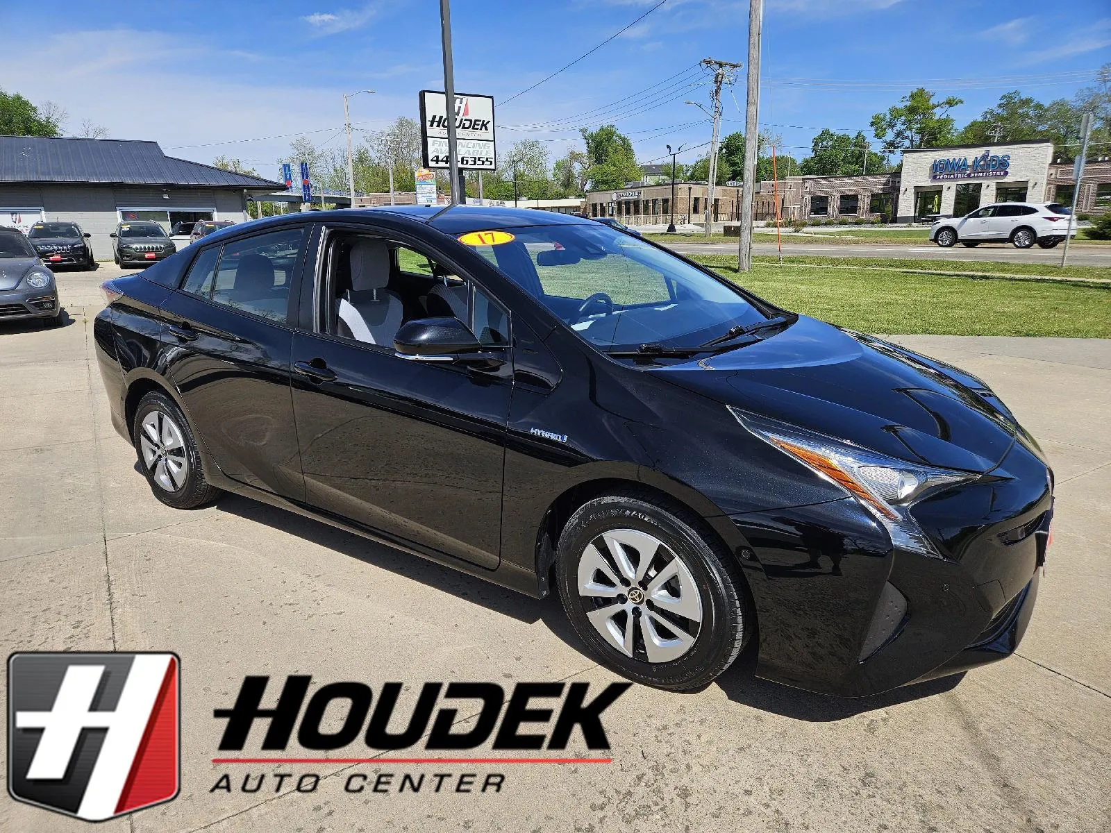 2017 Toyota Prius Two's photo