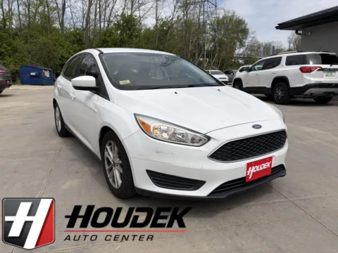 White 2018 Ford Focus SE for sale in Marion, IA