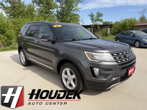Gray 2016 Ford Explorer XLT for sale in Marion, IA